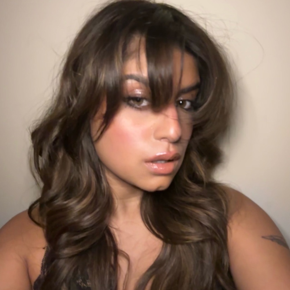 Meet your Posher, Briya